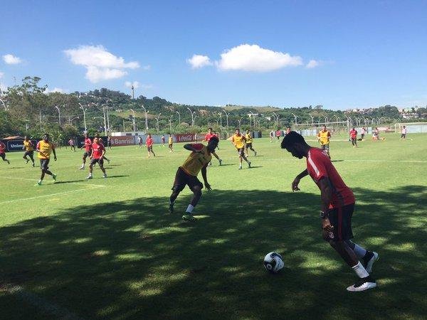 Argel comandou treino t&aacute;tico na manh&atilde; desta quarta