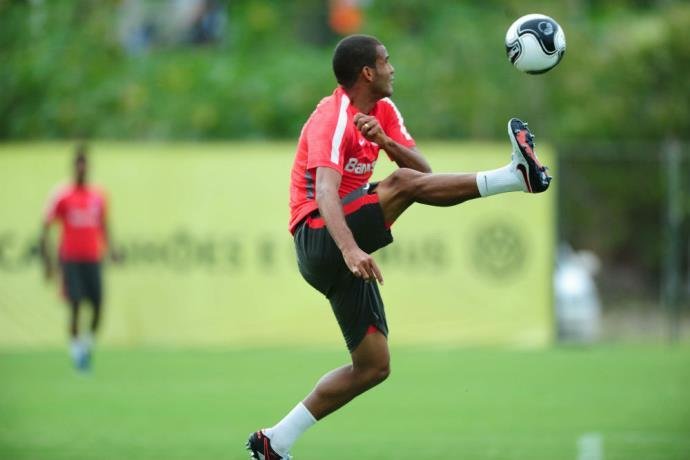 Ernando treinou normalmente nesta quarta-feira e ir&aacute; jogar contra o Lajeadense 