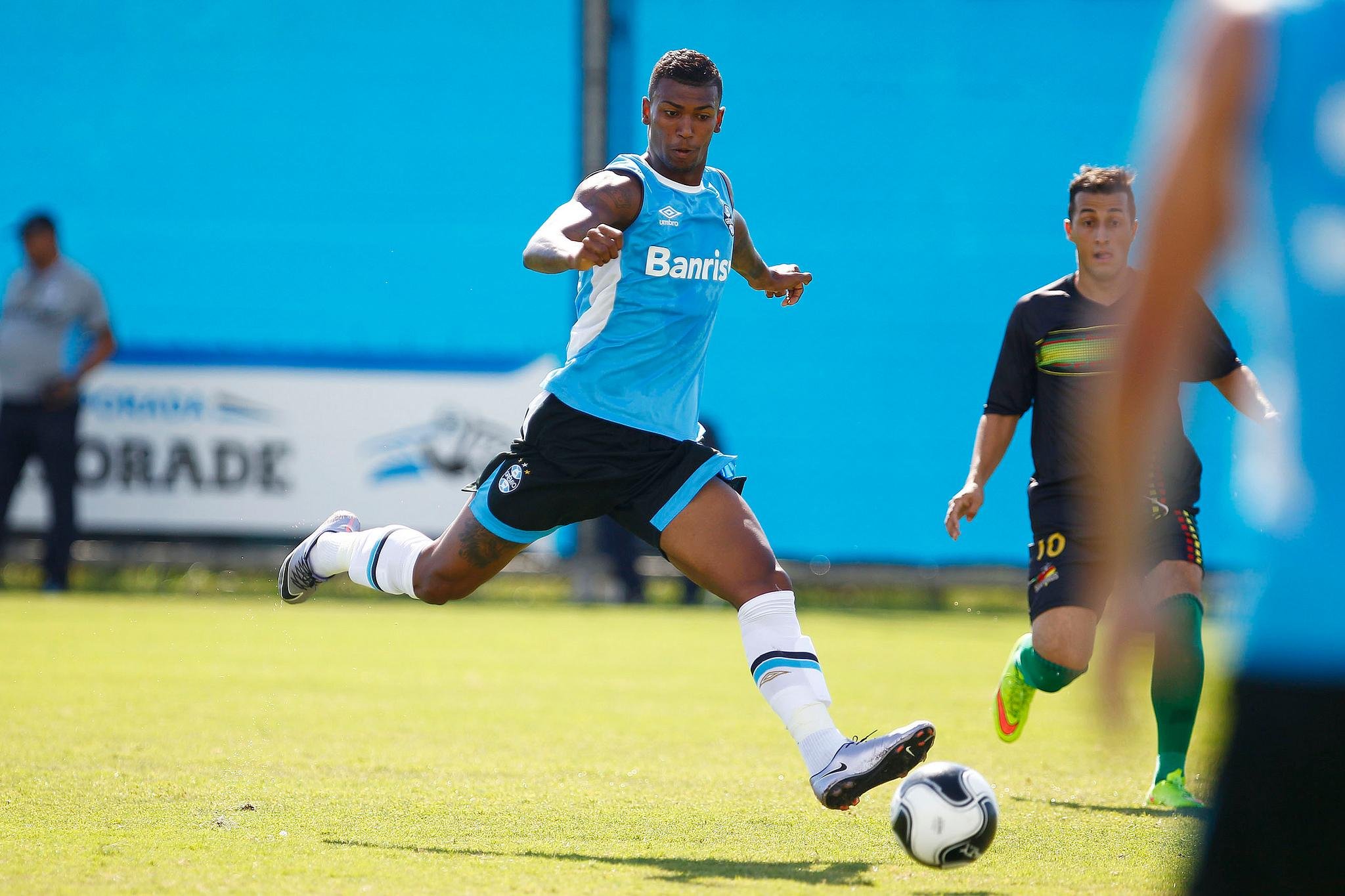 Volante do Gr&ecirc;mio destacou boa resposta nos treinos ao voltar de les&atilde;o