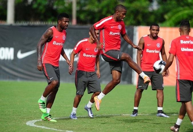 Antes da coletiva, o t&eacute;cnico comandou treinamento no CT Parque Gigante