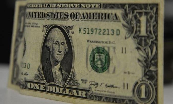 Pelo terceiro dia seguido em queda, moeda norte-americana encerrou esta sexta-feira vendida a R$ 3,582