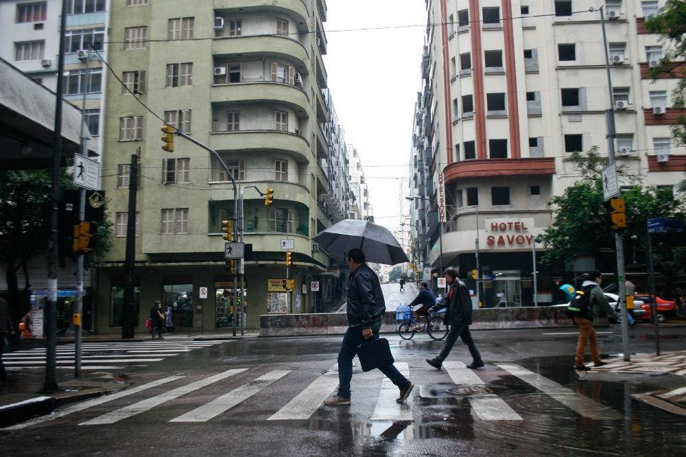 Em Porto Alegre, os term&ocirc;metros variam entre 20&deg;C e 27&deg;C