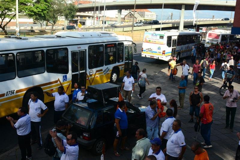 Rodovi&aacute;rios descartam greve e aguardam pagamento