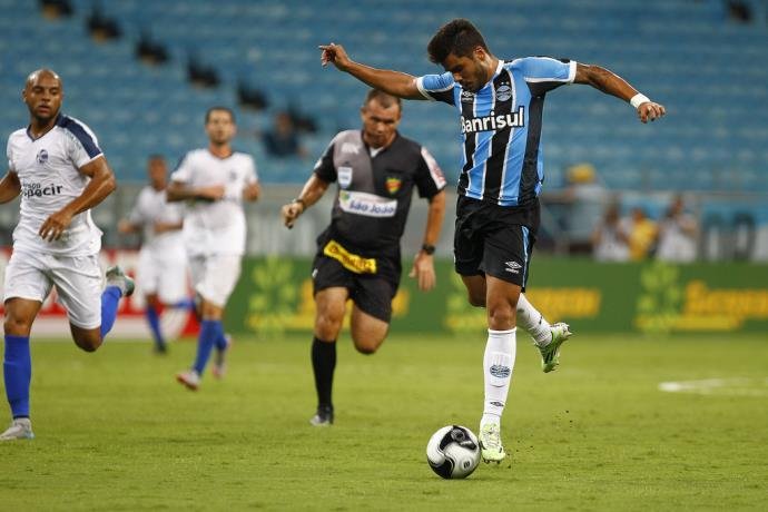 Henrique Almeida sente tornozelo direito e n&atilde;o enfrenta Ypiranga 