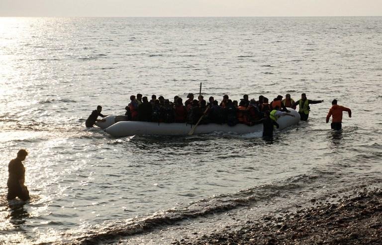 Crian&ccedil;as de um e dois anos ca&iacute;ram nas &aacute;guas do Mar Egeu