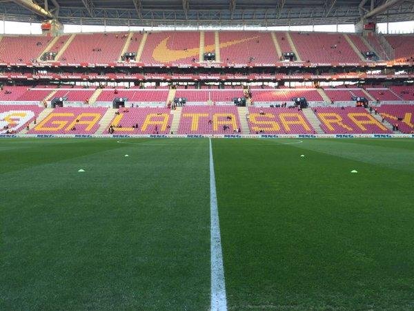 Cl&aacute;ssico entre Galatasaray e Fenerbah&ccedil;e foi suspenso