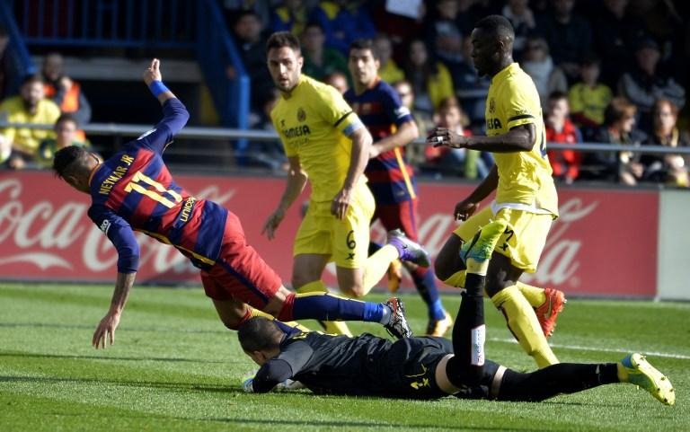 Villarreal reclamou de p&ecirc;nalti marcado sobre Neymar