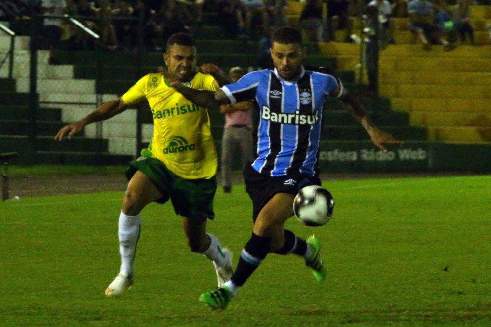 Tricolor abriu vantagem, mas levou alguns sustos na partida que terminou em 2 a 1