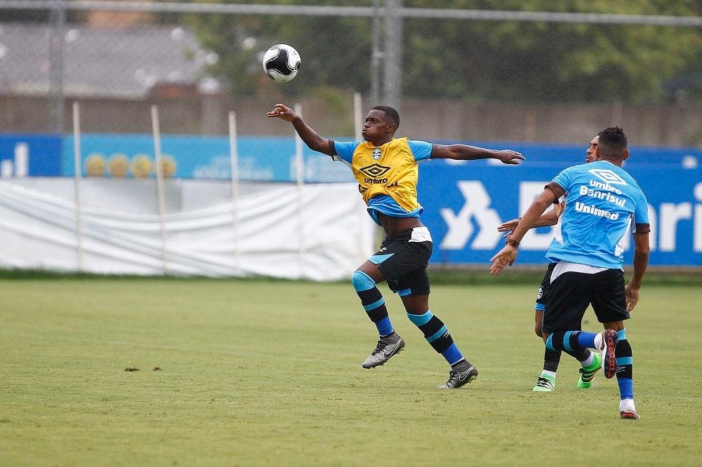 Lincoln brilha e se mant&eacute;m firme na busca pela titularidade