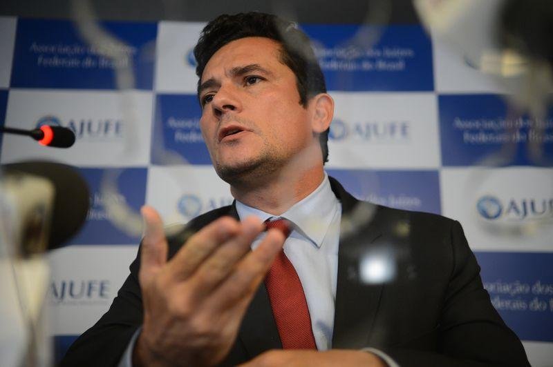 Segundo AGU, S&eacute;rio Moro infringiu a lei ao divulgar uma conversa telef&ocirc;nica da presidente Dilma