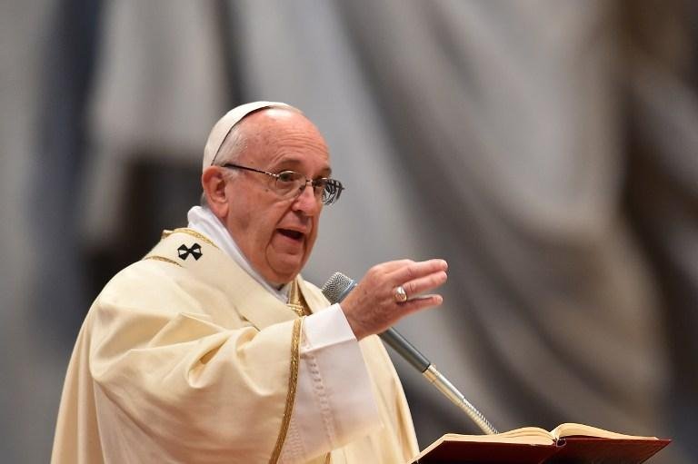 Papa lavar&aacute; p&eacute;s de 12 refugiados na quinta-feira santa 