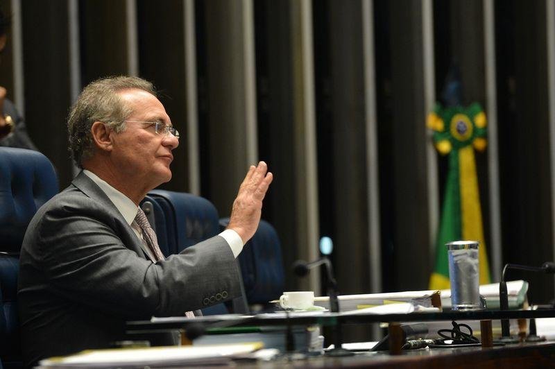 Presidente do Senado afirma que &eacute; preciso ter "responsabilidade com o pa&iacute;s e com a democracia" 