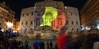 As cores da bandeira da Bélgica também foi refletida na Fontana di Trevi, em Roma