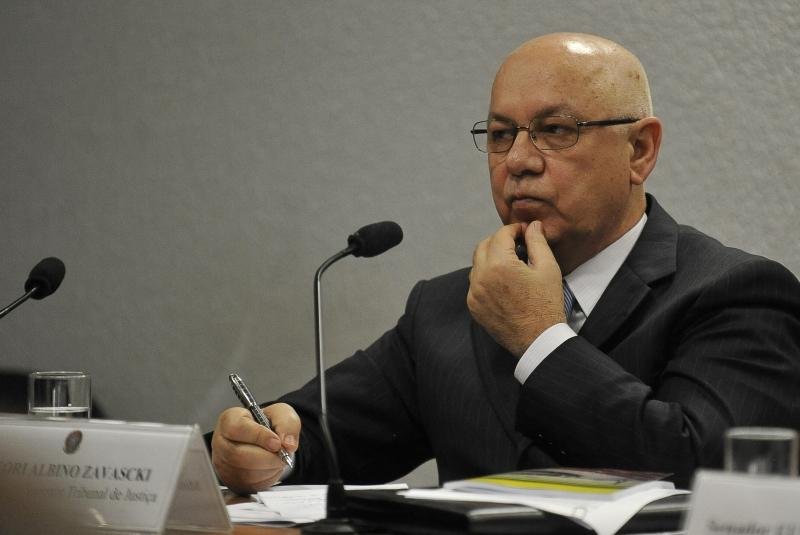 Ministro tamb&eacute;m definiu retomada do sigilo sobre grampos telef&ocirc;nicos
