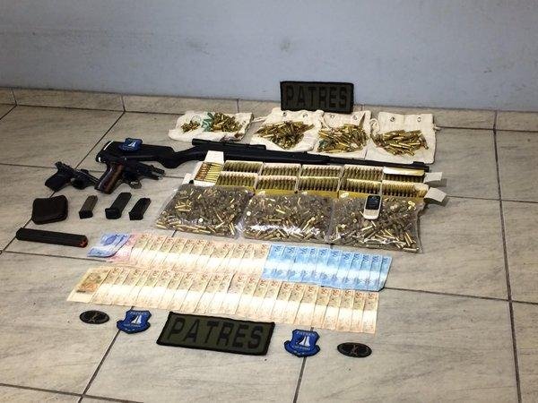 Homem &eacute; preso com 2,5 mil cartuchos de armas em Porto Alegre 
