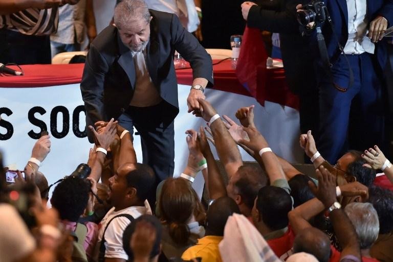 &ldquo;N&atilde;o tentem dar golpe na Dilma que n&oacute;s n&atilde;o vamos aceitar&rdquo;, afirmou a militantes