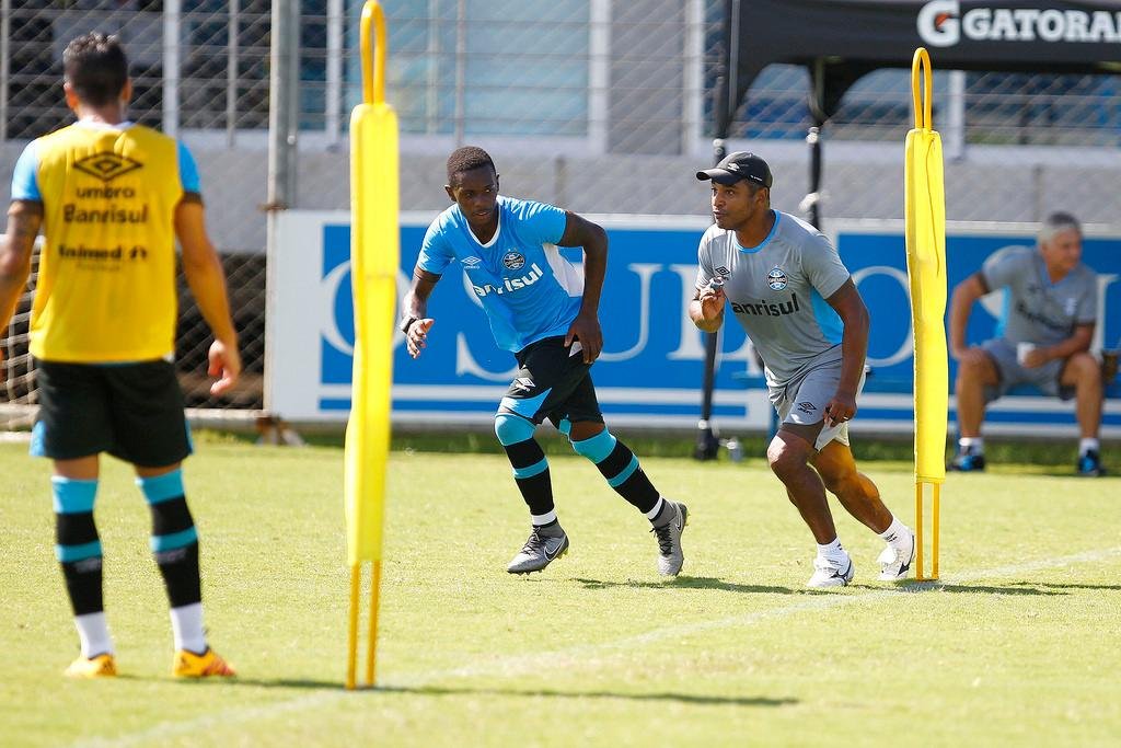 Lincoln recebeu aten&ccedil;&atilde;o especial de Roger durante o treino