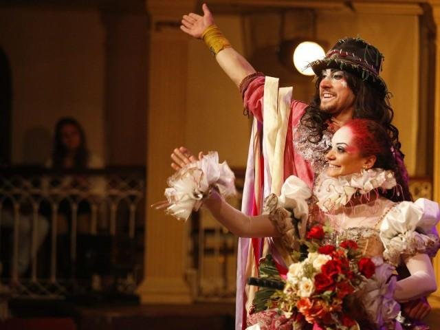 T&eacute;cnicas do novo circo s&atilde;o usadas no espet&aacute;culo