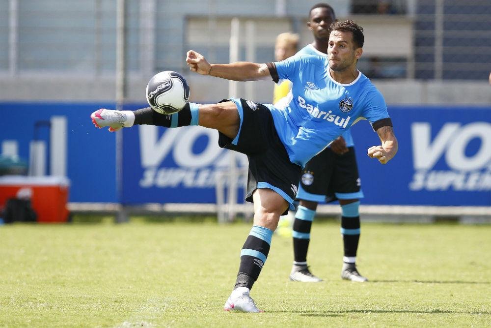 Bob&ocirc; projeta jogo coletivo para Gr&ecirc;mio n&atilde;o perder na marca&ccedil;&atilde;o com Lincoln e Douglas 
