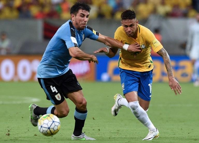 Jogadores brasileiros culpam desaten&ccedil;&atilde;o por empate com Uruguai