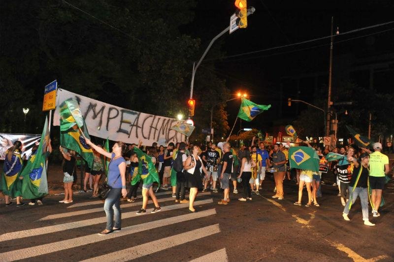 Porto Alegre tem atos pelo pr&oacute; e contra impeachment nos pr&oacute;ximos dias