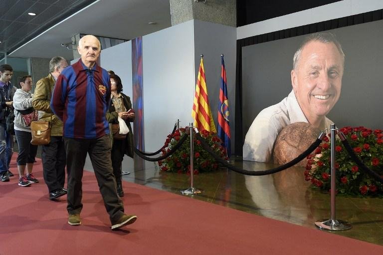 Barcelona homenageia Cruyff no Camp Nou