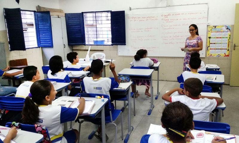 Pol&ecirc;mica sobre quest&otilde;es de g&ecirc;nero pode deixar alunos do Recife sem livros