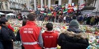 Belgas rezam em homenagem as vítimas do atentado