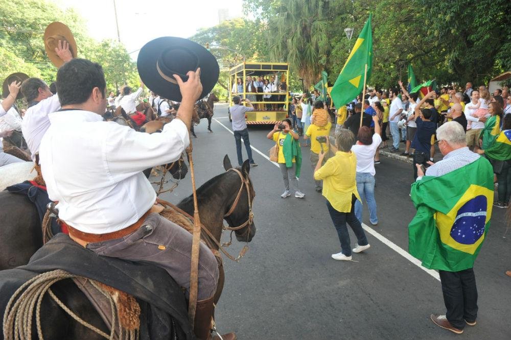 Grupo cavalgou at&eacute; chegar ao acampamento Sergio Moro, no Parc&atilde;o
