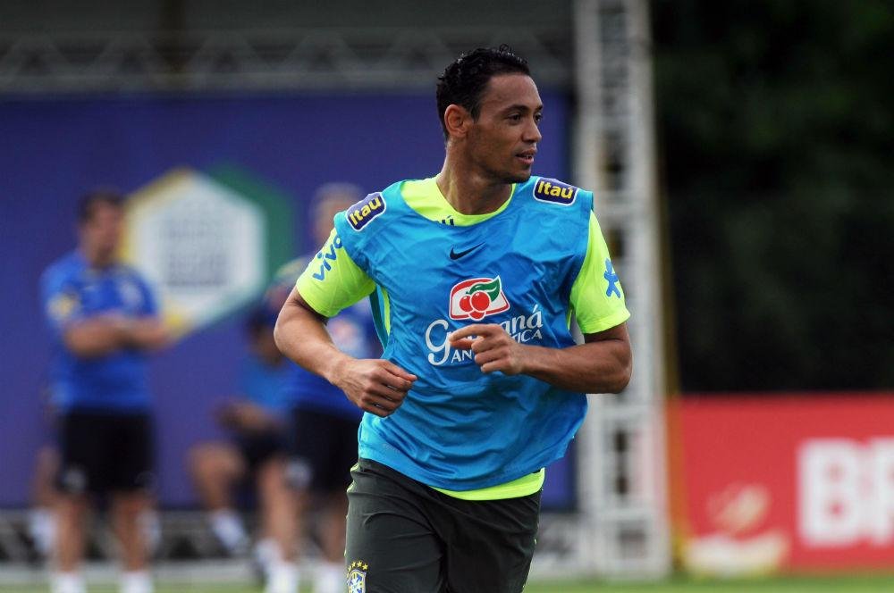 Ricardo Oliveira ser&aacute; o substituto o Neymar, suspenso pelo ac&uacute;mulo de cart&otilde;es amarelos