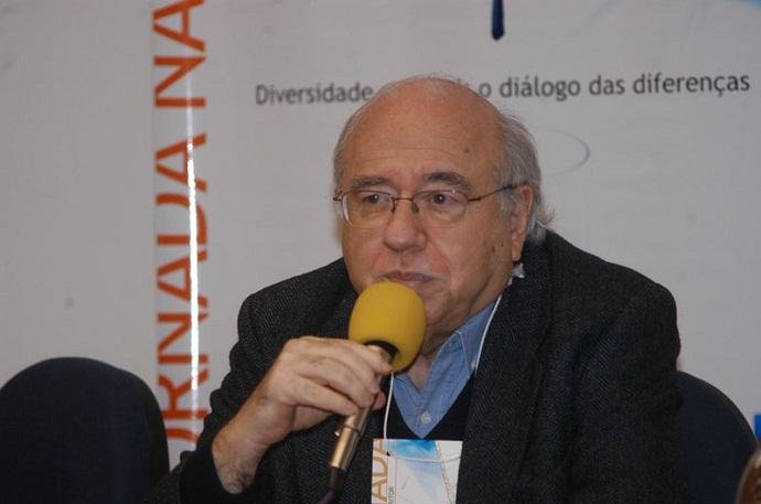 Autor ga&uacute;cho foi internado na sexta-feira