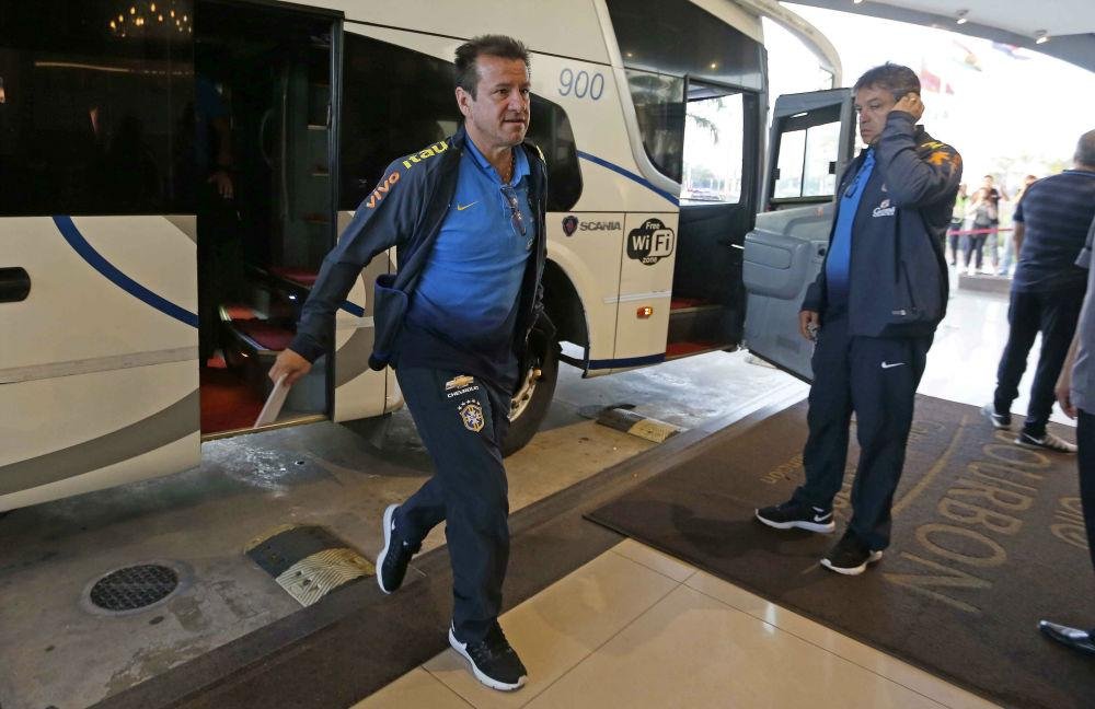 Sele&ccedil;&atilde;o chegou a Assun&ccedil;&atilde;o nesta segunda-feira para jogo dif&iacute;cil contra o Paraguai
