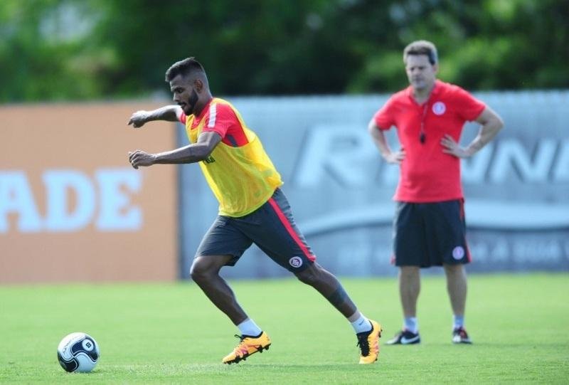 Volante salientou que grupo do Inter consolida uma forma de jogar