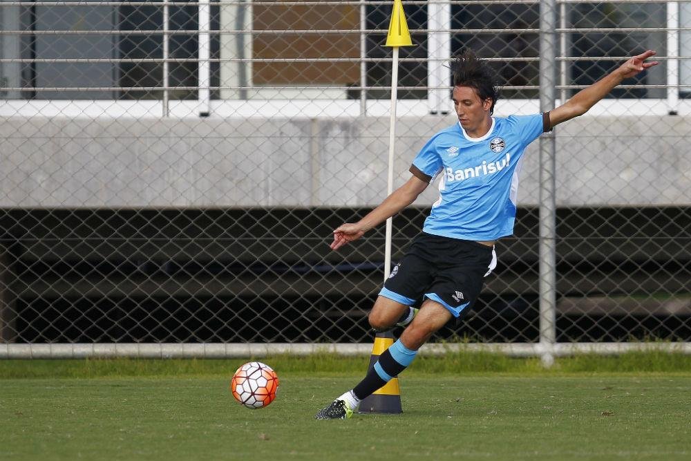 Zagueiro salienta evolu&ccedil;&atilde;o em rela&ccedil;&atilde;o ao come&ccedil;o da temporada e retomada do futebol de 2015