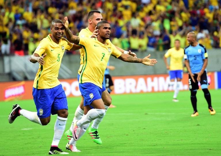 Brasil enfrenta Paraguai sob press&atilde;o