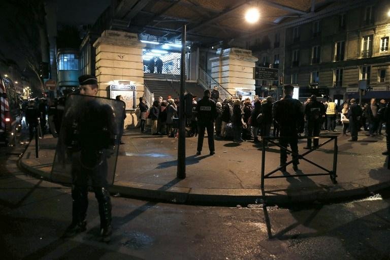 Acampamento de imigrantes &eacute; evacuado em Paris