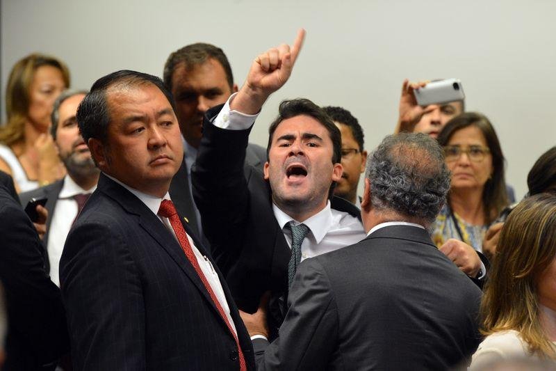 Durante discuss&atilde;o, houve um princ&iacute;pio de agress&atilde;o envolvendo Ivan Valente e o tucano Caio N&aacute;rcio