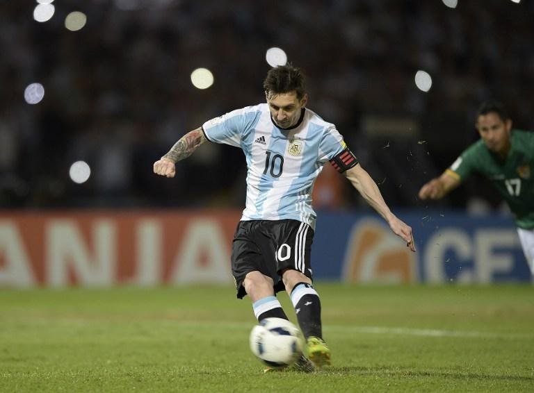 Messi &eacute; envolvido em pol&ecirc;mica no Egito por doar chuteiras