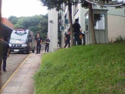 Com forte aparato policial, assaltante de carros-fortes presta depoimento