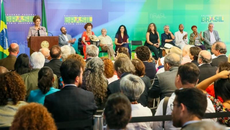 Discurso foi feito em cerim&ocirc;nia com intelectuais e artistas contr&aacute;rios ao impeachment