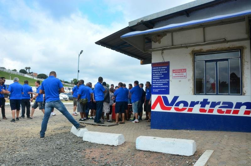Funcion&aacute;rios da Nortran afirmam que s&oacute; retomar&atilde;o atividades ap&oacute;s acordo patronal