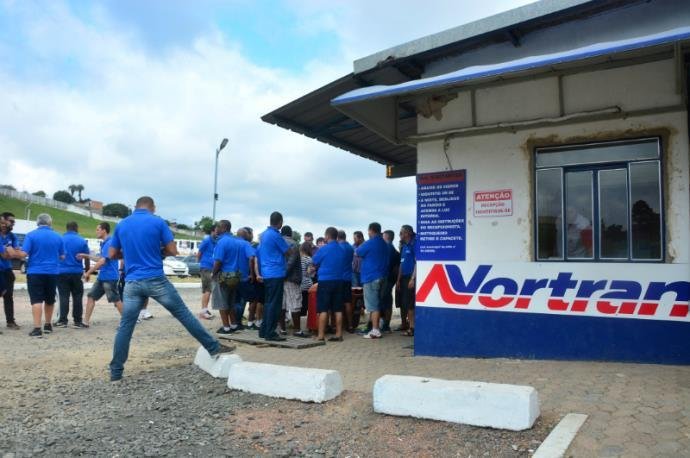 Acordos entre empresas e rodovi&aacute;rios reduzem risco de greve em Porto Alegre	
