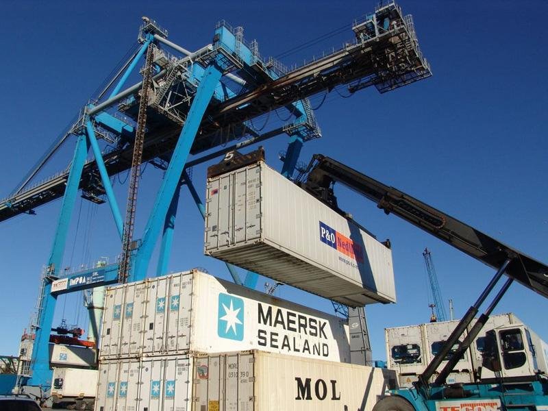 Vendas externas ca&iacute;ram 5,8% sobre mar&ccedil;o de 2015 e subiram 3,5% em rela&ccedil;&atilde;o a fevereiro de 2016