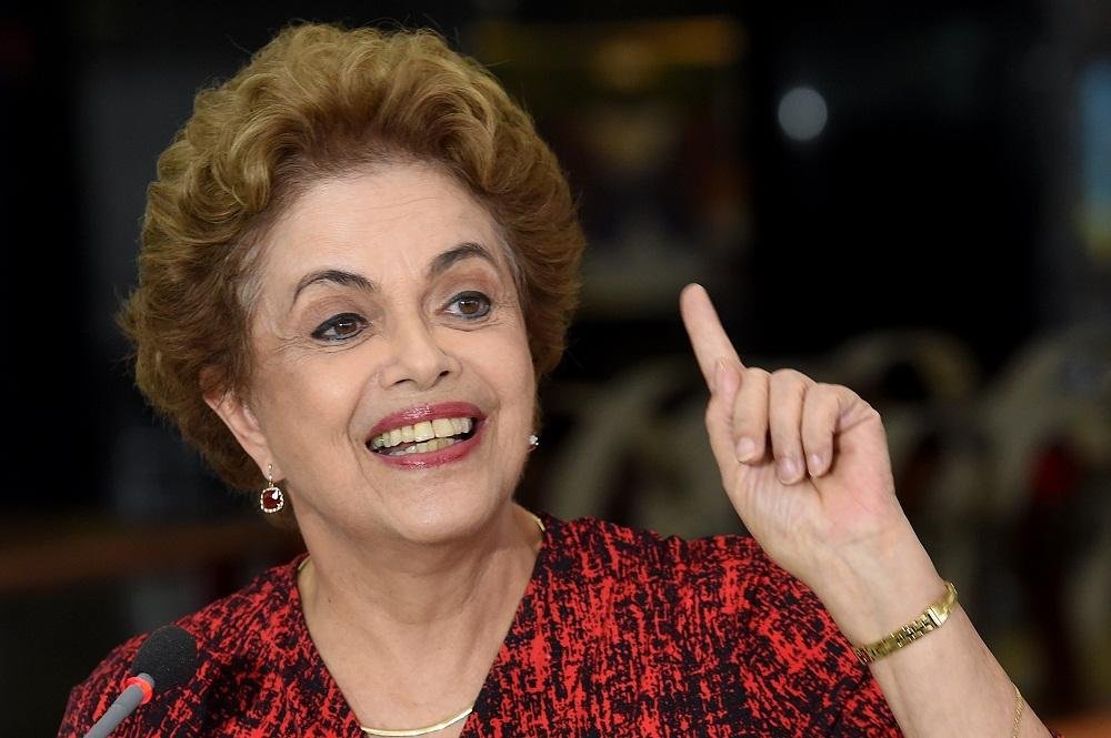 Dilma faz viagem rel&acirc;mpago e fica menos de 24 horas em Porto Alegre 