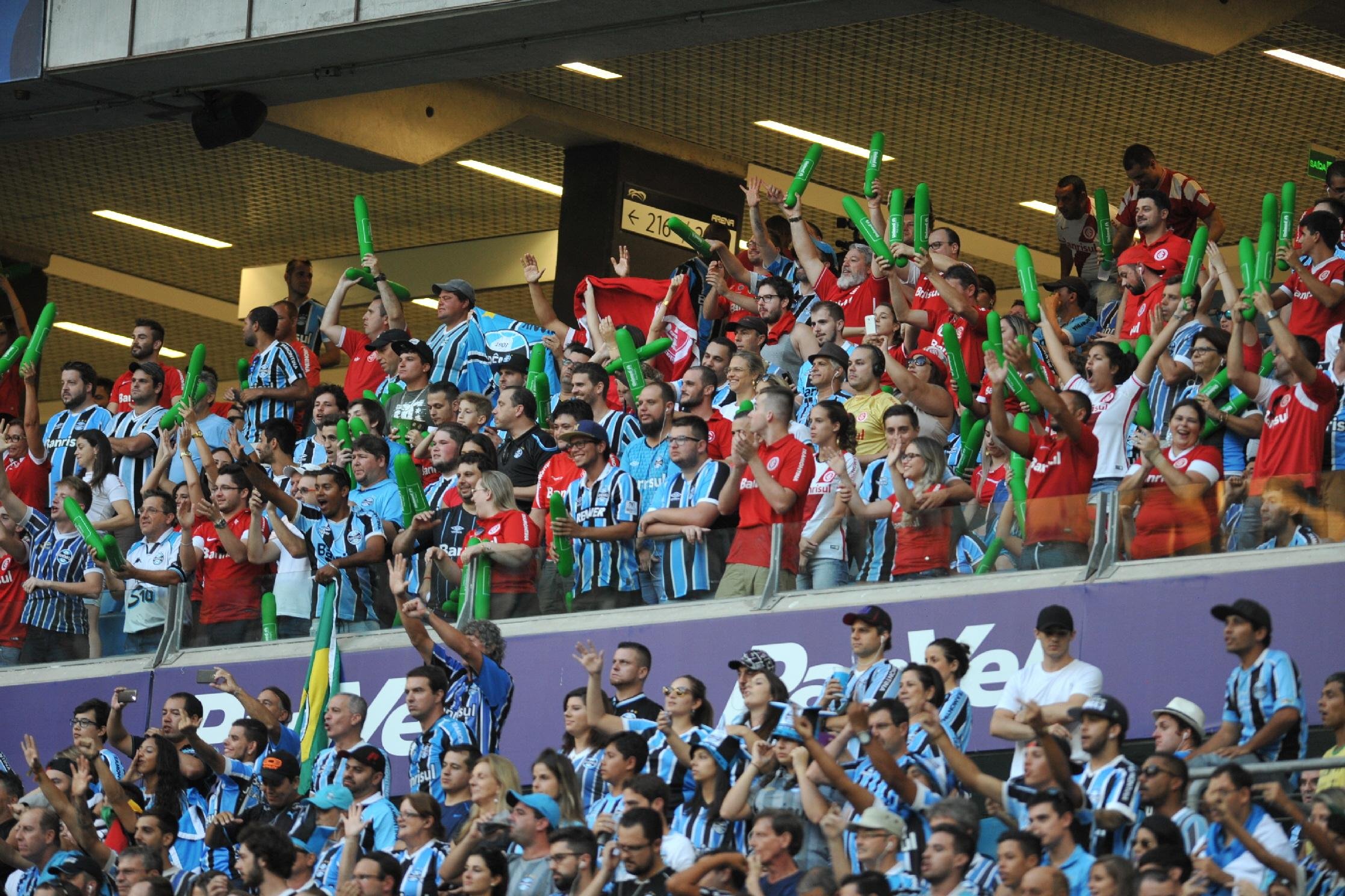 Gr&ecirc;mio e Inter decidir&atilde;o vagas &agrave; semifinal em seus est&aacute;dios