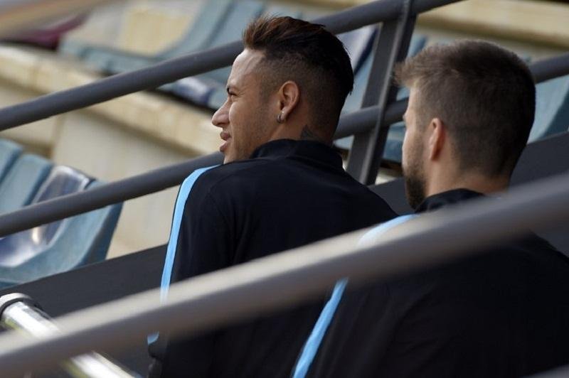 Agente de Neymar fala sobre poss&iacute;vel interesse do PSG no brasileiro