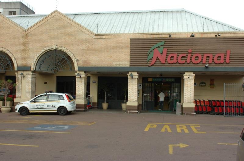 Nacional da Lucas de Oliveira foi assaltado nesse domingo