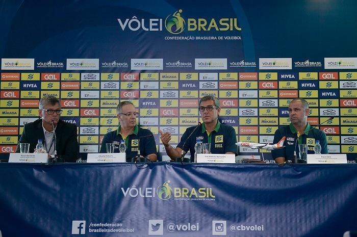 T&eacute;cnico Jos&eacute; Roberto Guimar&atilde;es anunciou os nomes nesta segunda-feira  