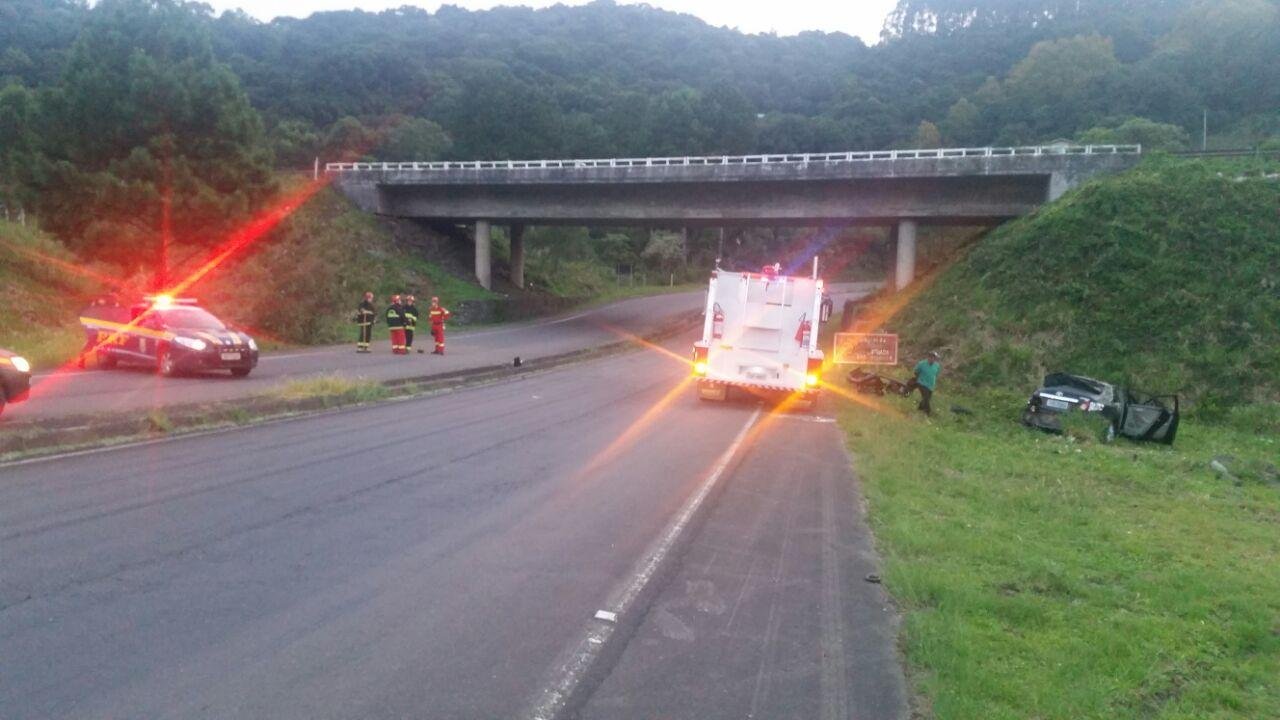 Homem capota carro e morre em Garibaldi 