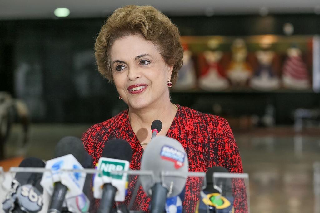 Dilma assegurou que n&atilde;o far&aacute; mudan&ccedil;as nos minist&eacute;rios at&eacute; a vota&ccedil;&atilde;o do impeachment